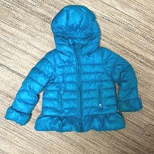 Molo star girls puffer jacket with silver star on back. Removeable hood.